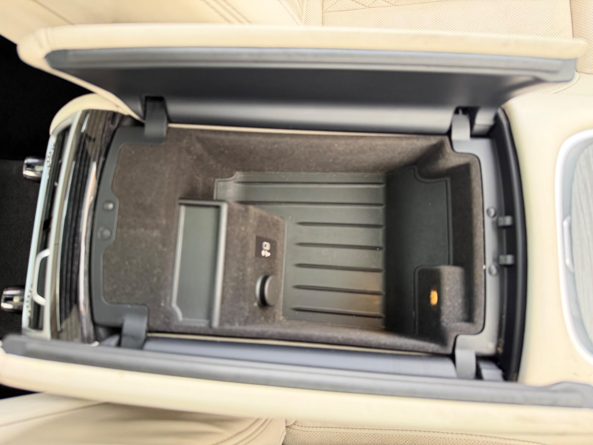 BMW 7 Series view 48
