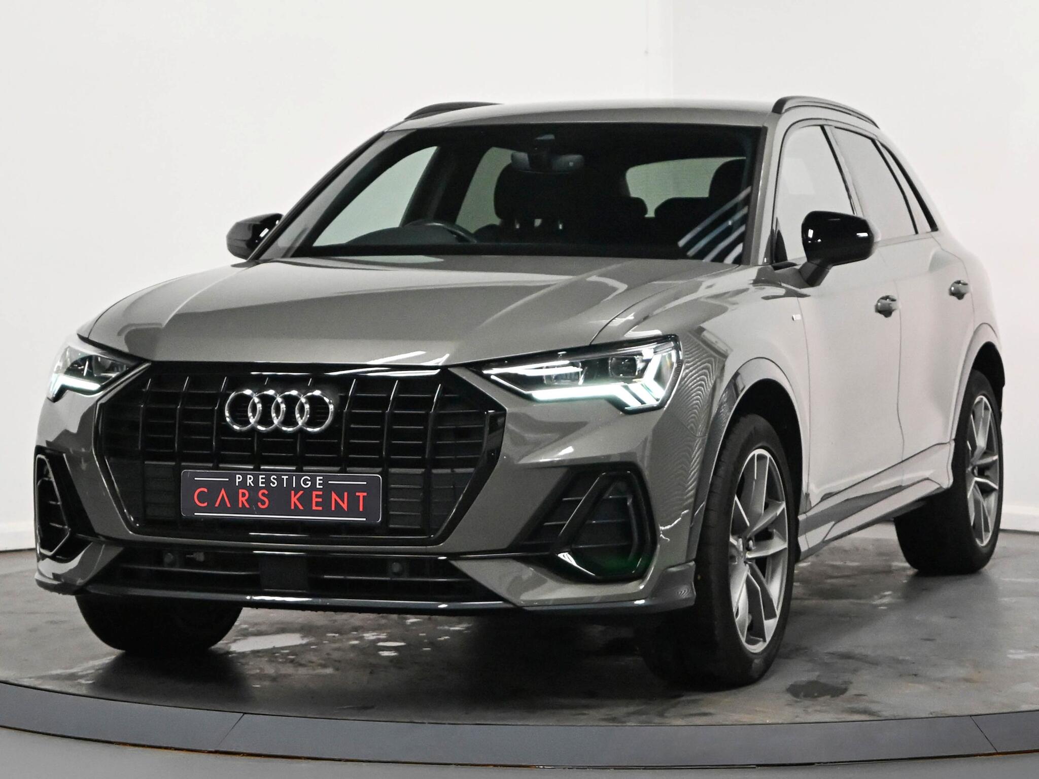Audi Q3 view 6