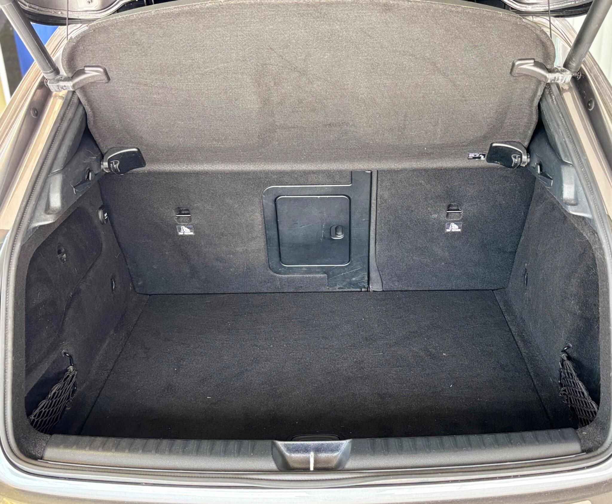 Mercedes-Benz Gla view 26