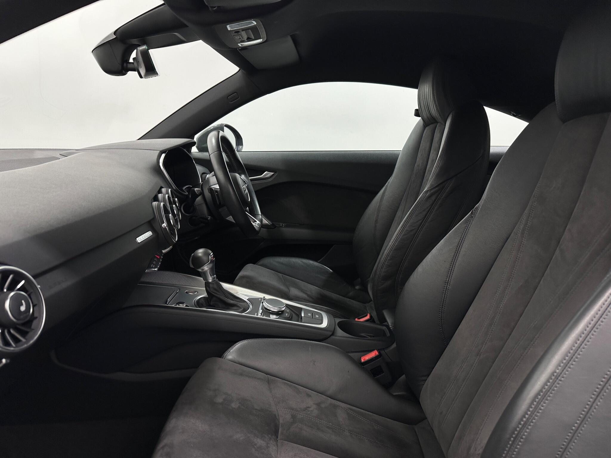 Audi TT view 34