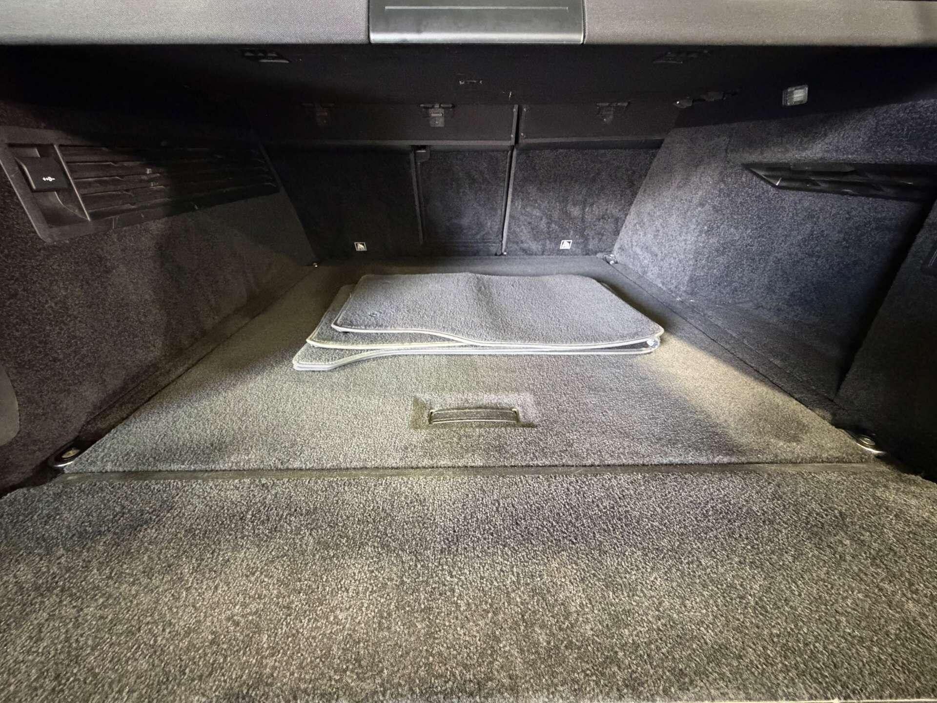 Land Rover Range Rover view 8