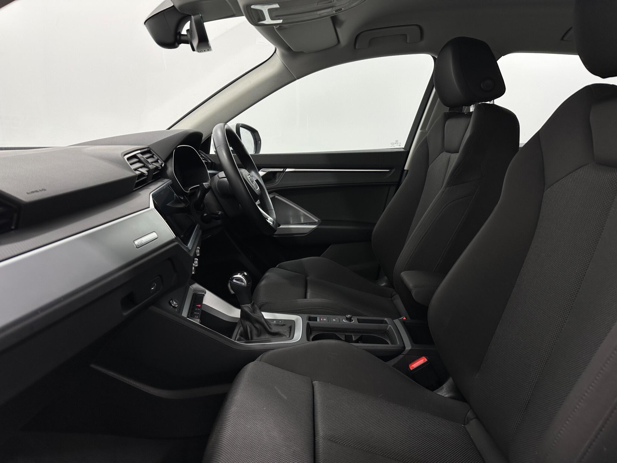 Audi Q3 view 34