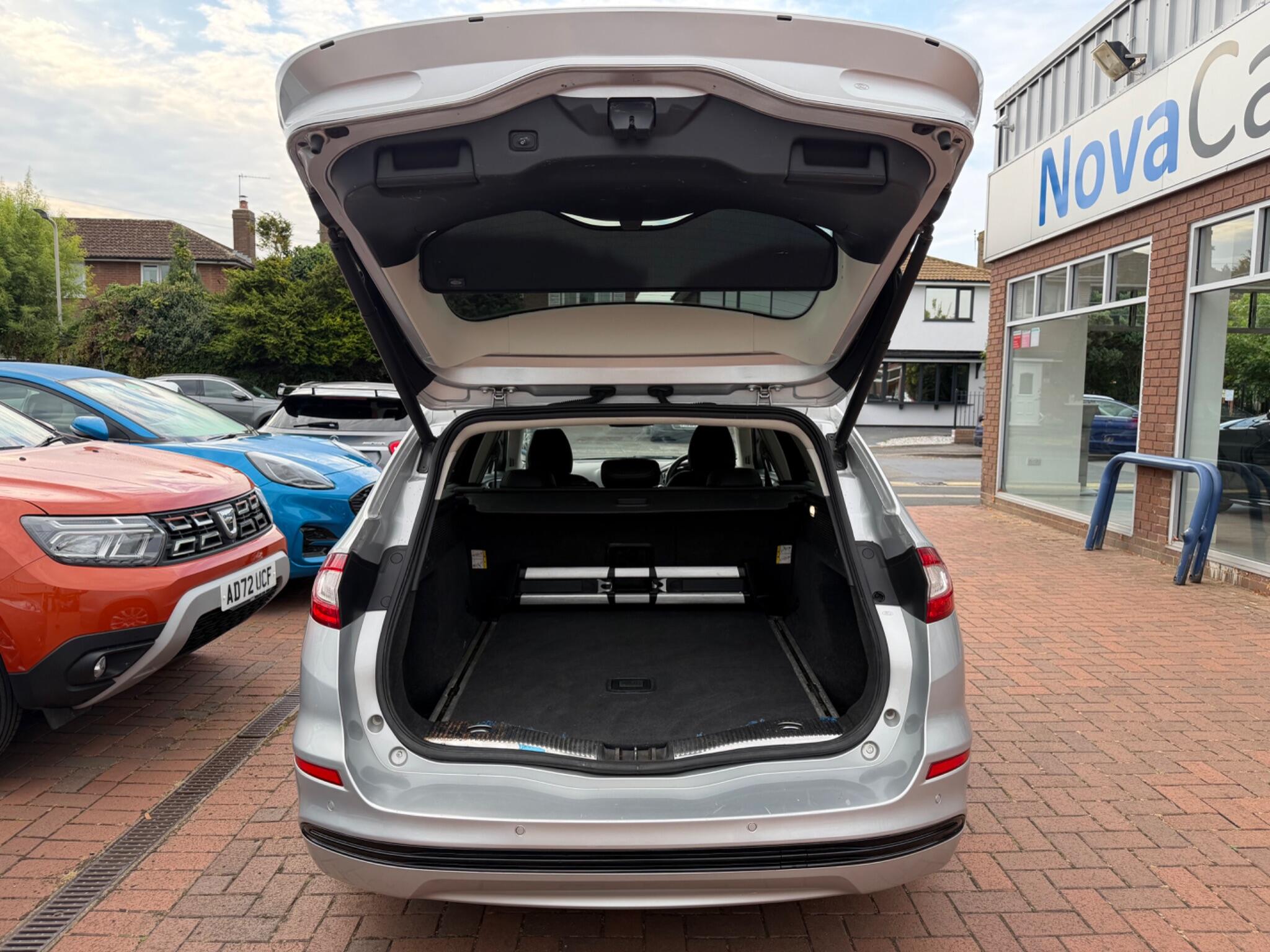 Ford Mondeo view 83