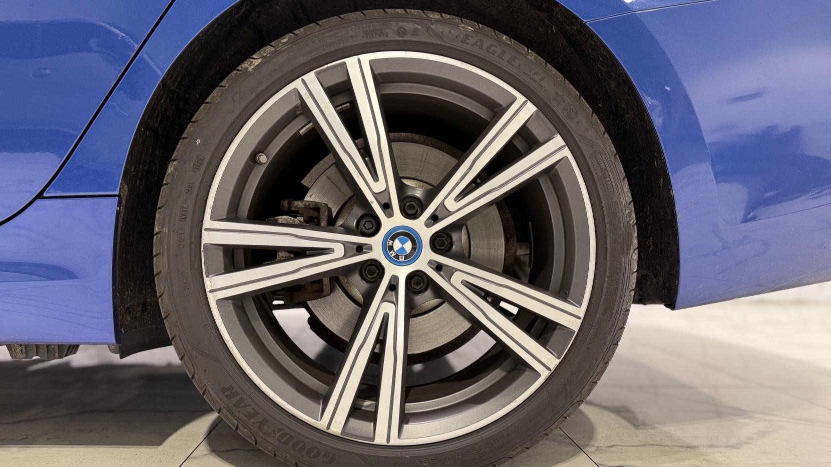 BMW 3 Series view 54