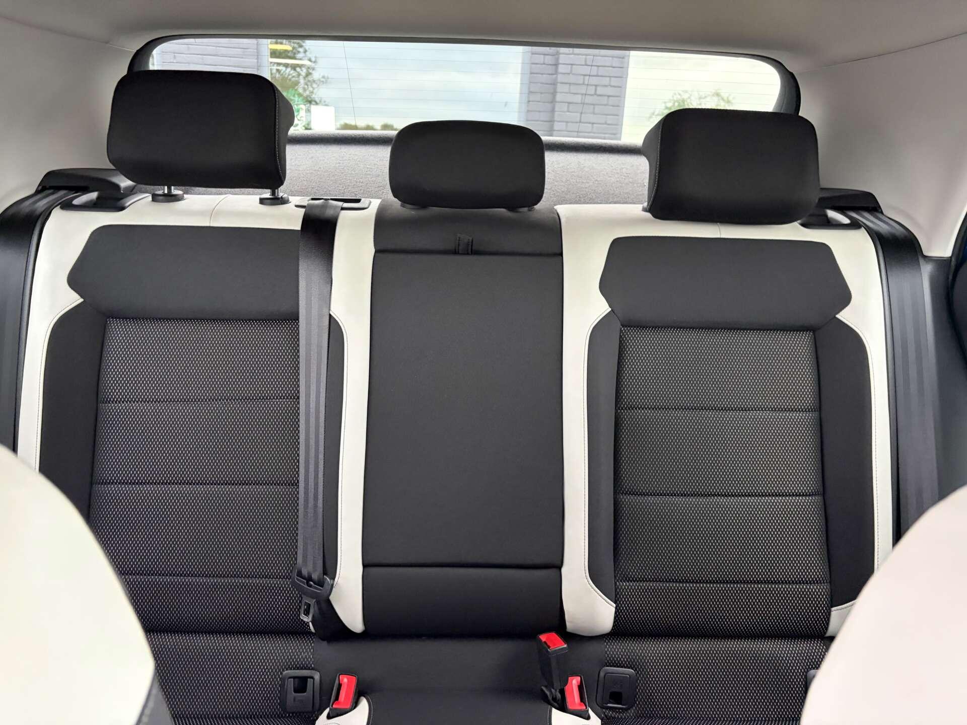 Volkswagen T-Roc view 34