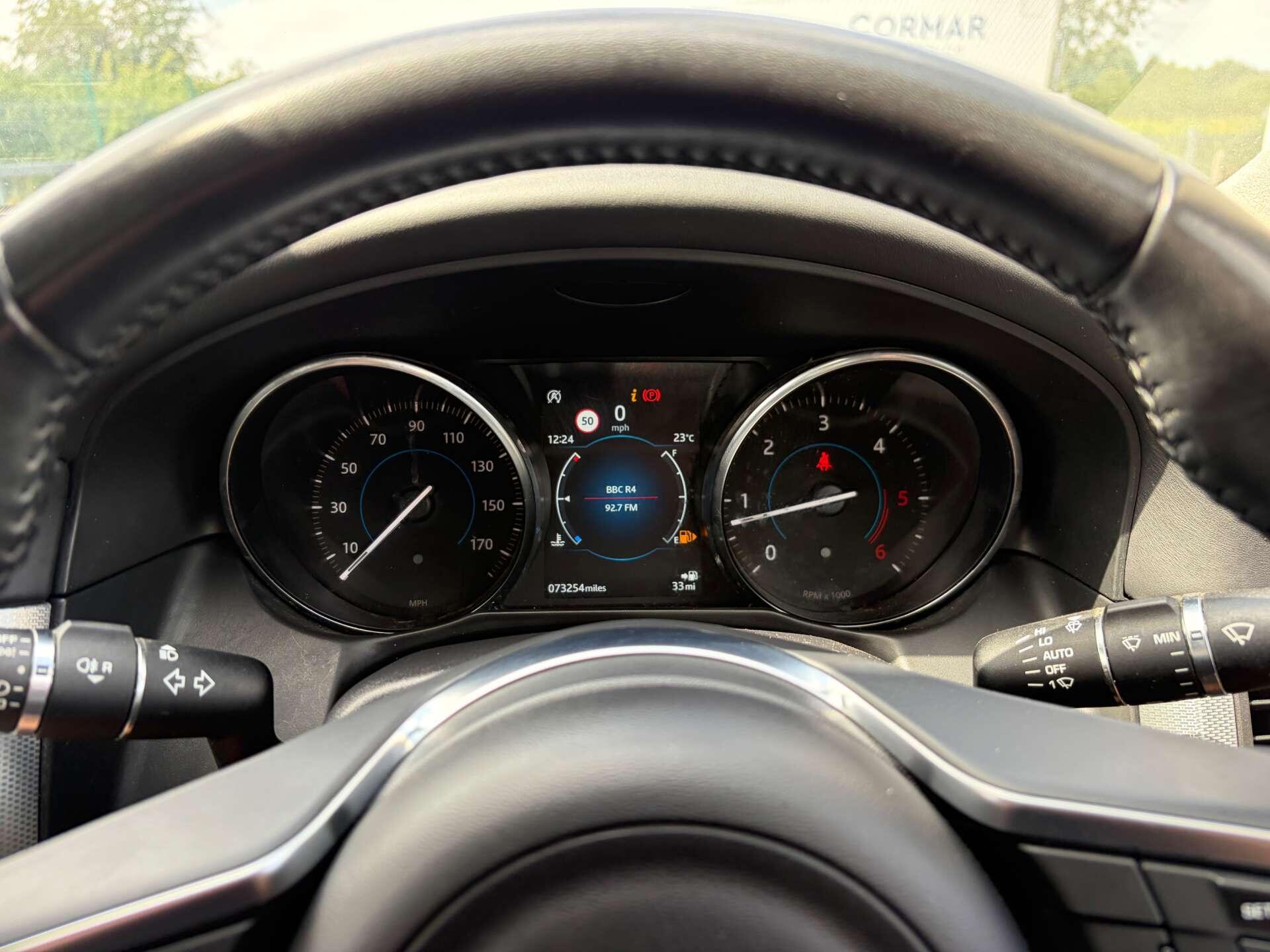 Jaguar XF view 38