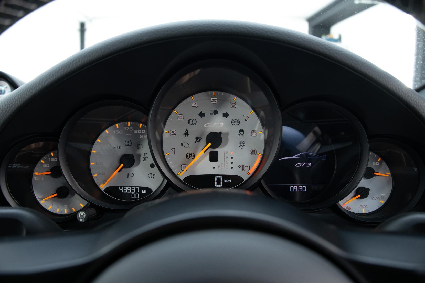 Porsche 911 view 14