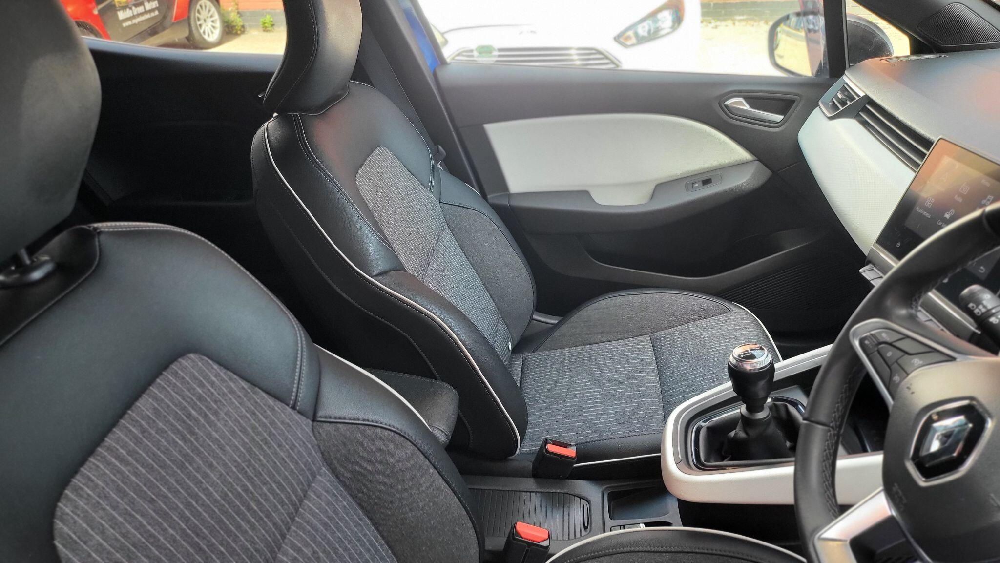 Renault Clio view 15