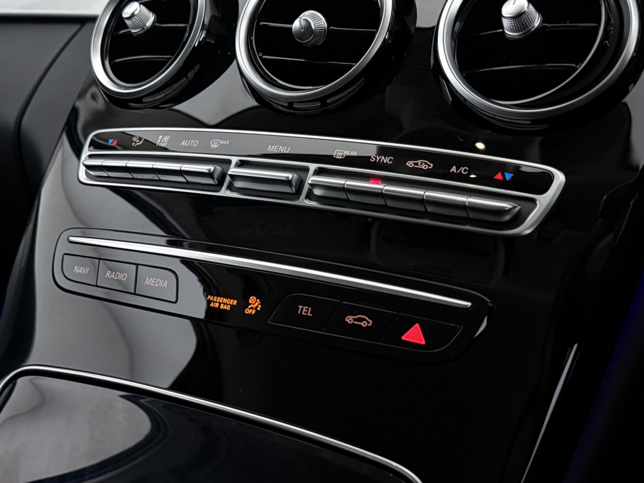Mercedes-Benz C-Class view 23