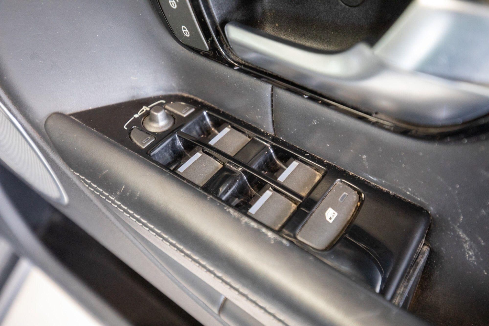 Land Rover Range Rover Evoque view 15