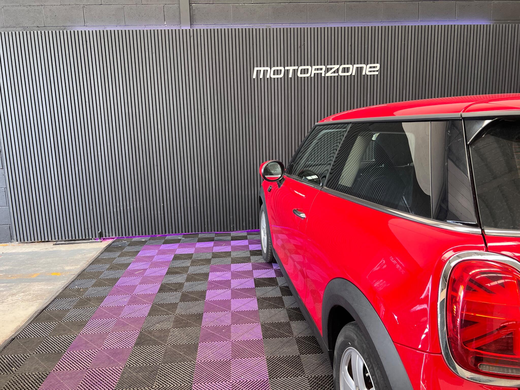Mini Hatch view 39