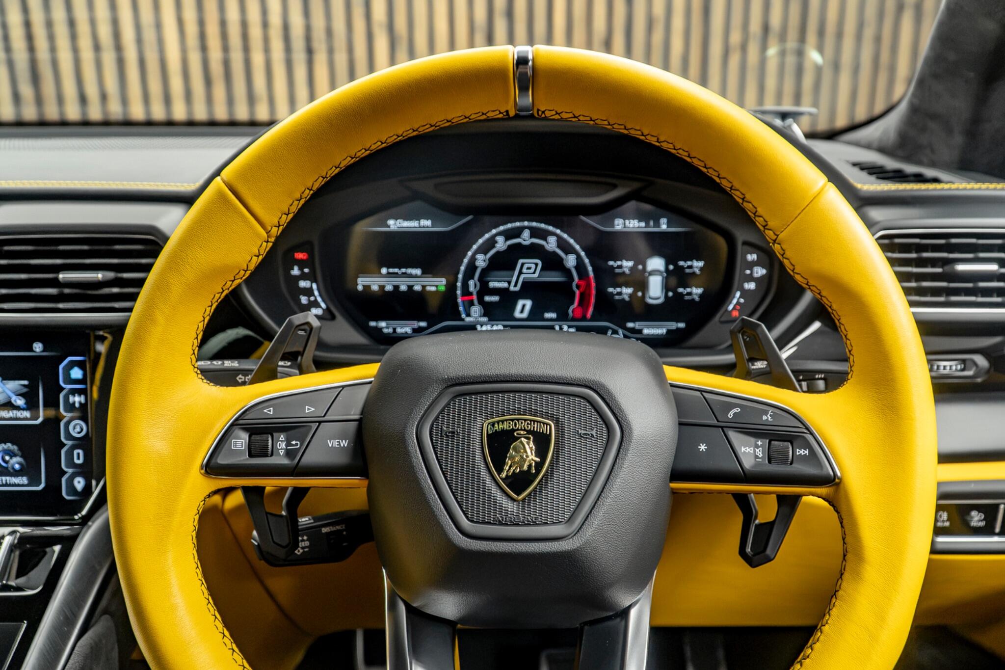 Lamborghini Urus view 33