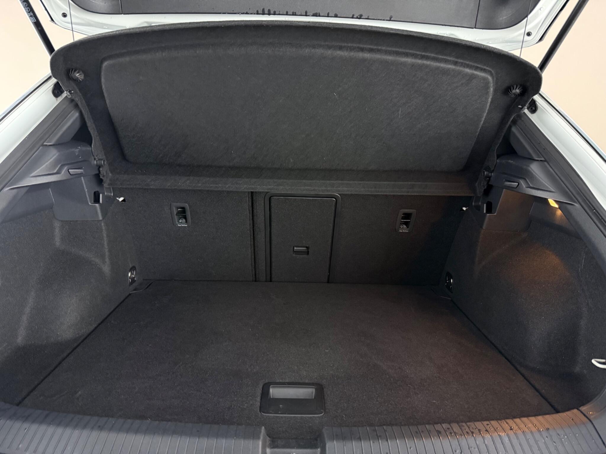 Volkswagen T-Roc view 29