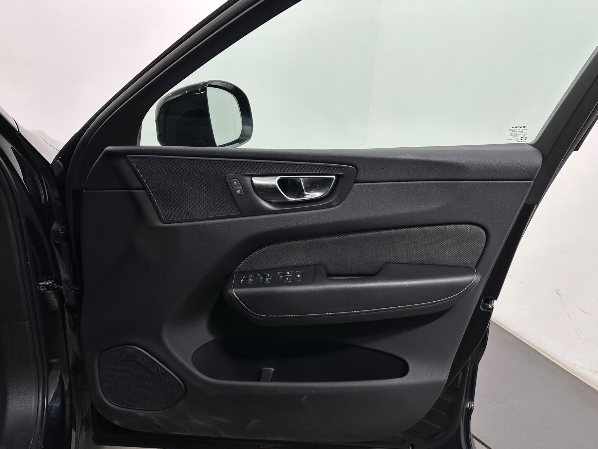 Volvo XC60 view 34
