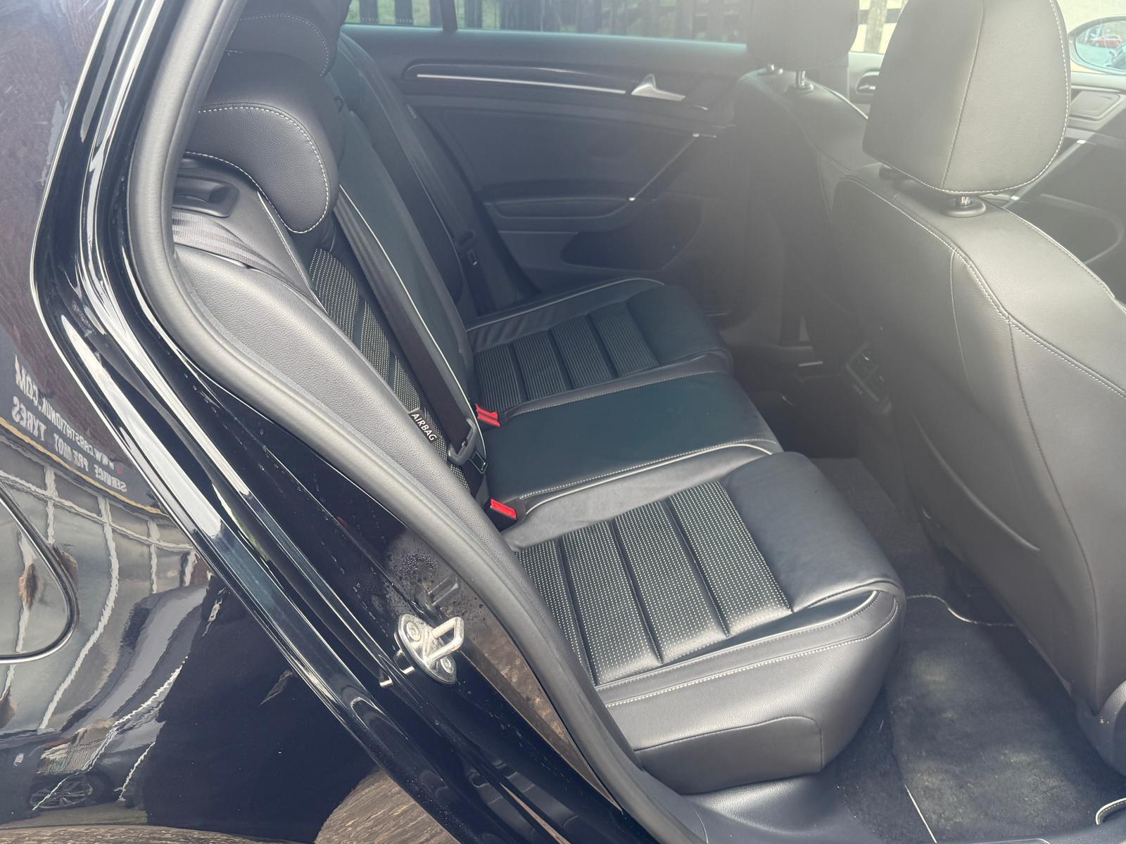 Volkswagen Golf view 4