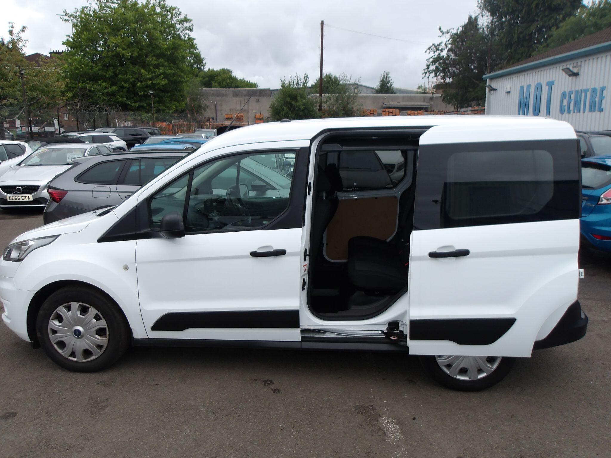 Ford Transit Connect view 15