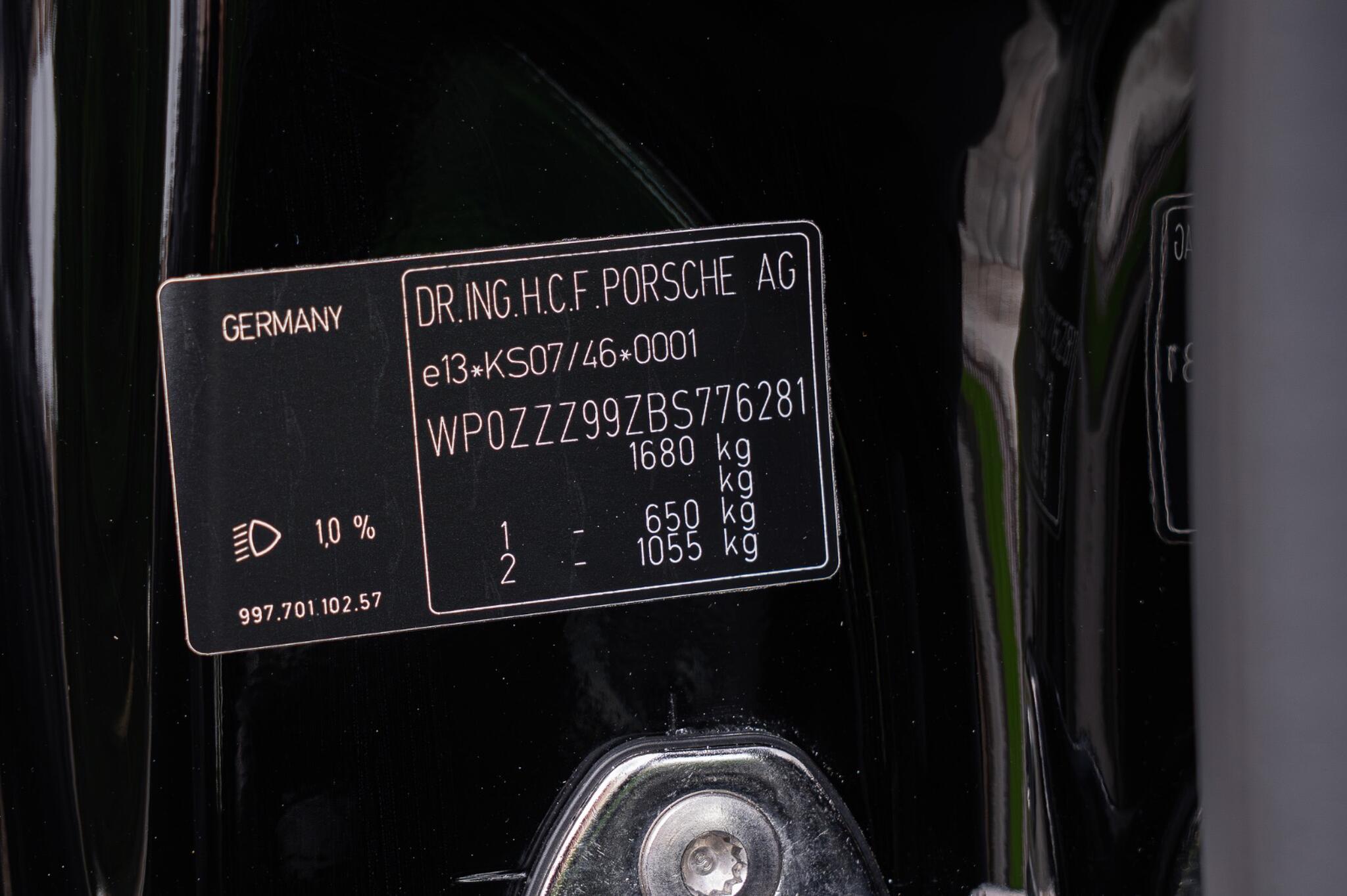 Porsche 911 view 25