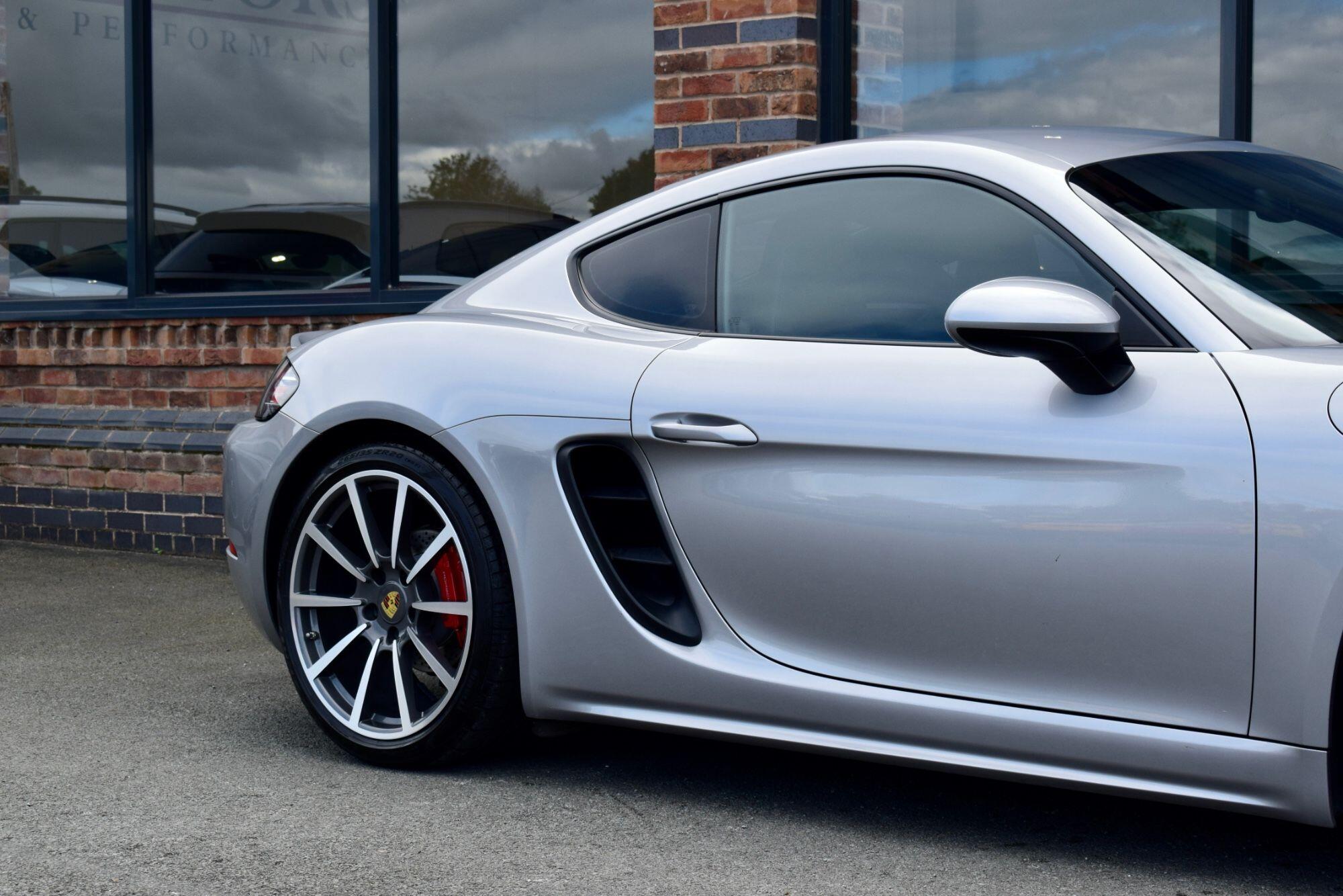 Porsche Cayman view 43