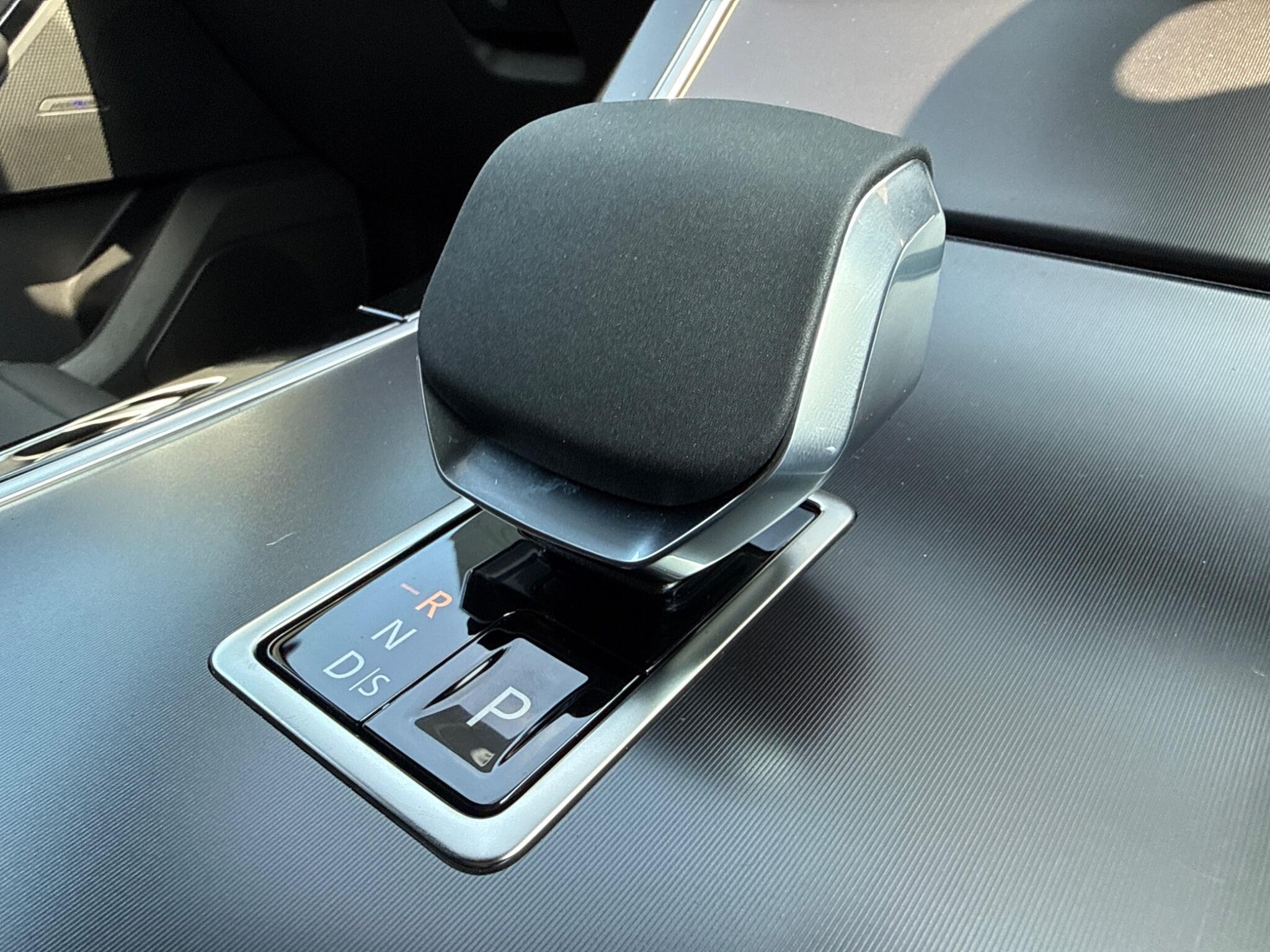 Land Rover Range Rover Velar view 22