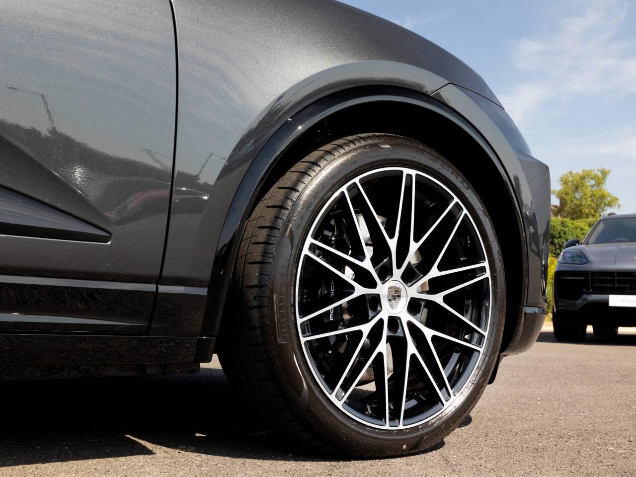 Porsche Macan view 38