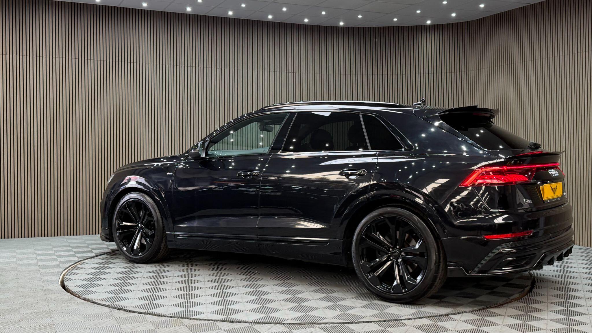 Audi Q8 view 48