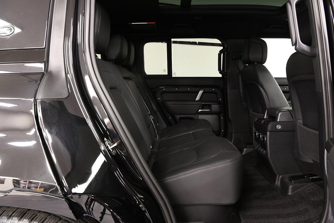 Land Rover Defender view 25