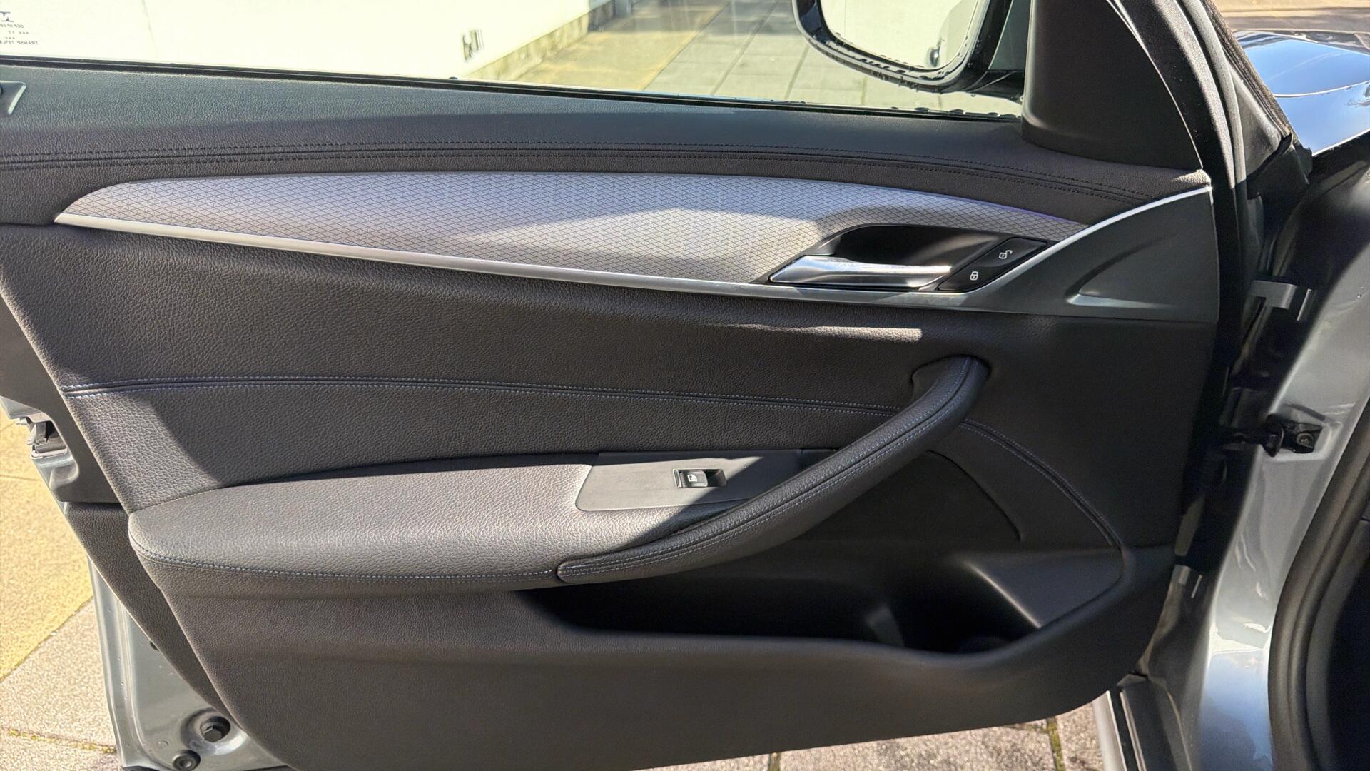 BMW 5 Series view 52