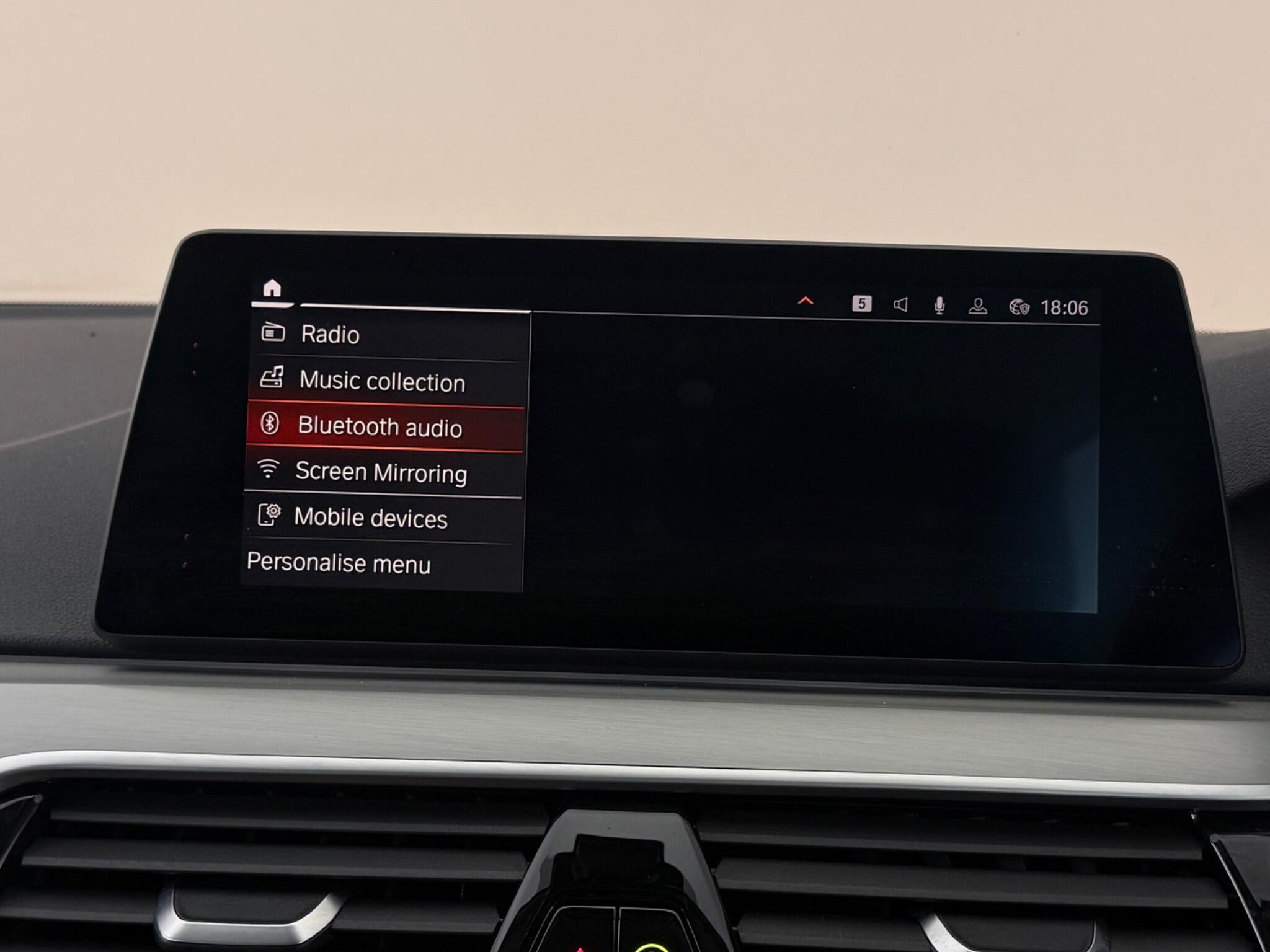 BMW 5 Series view 24
