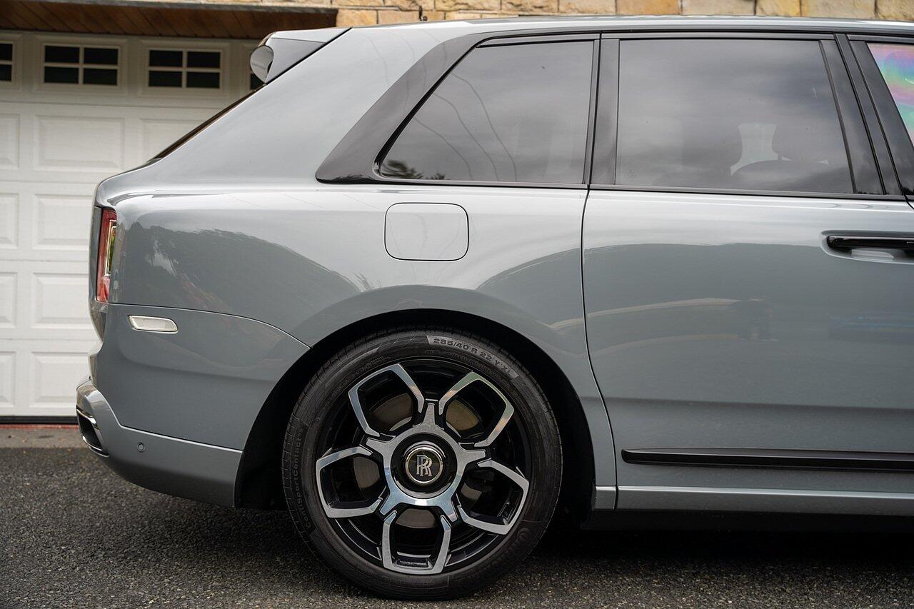Rolls-Royce Cullinan view 6