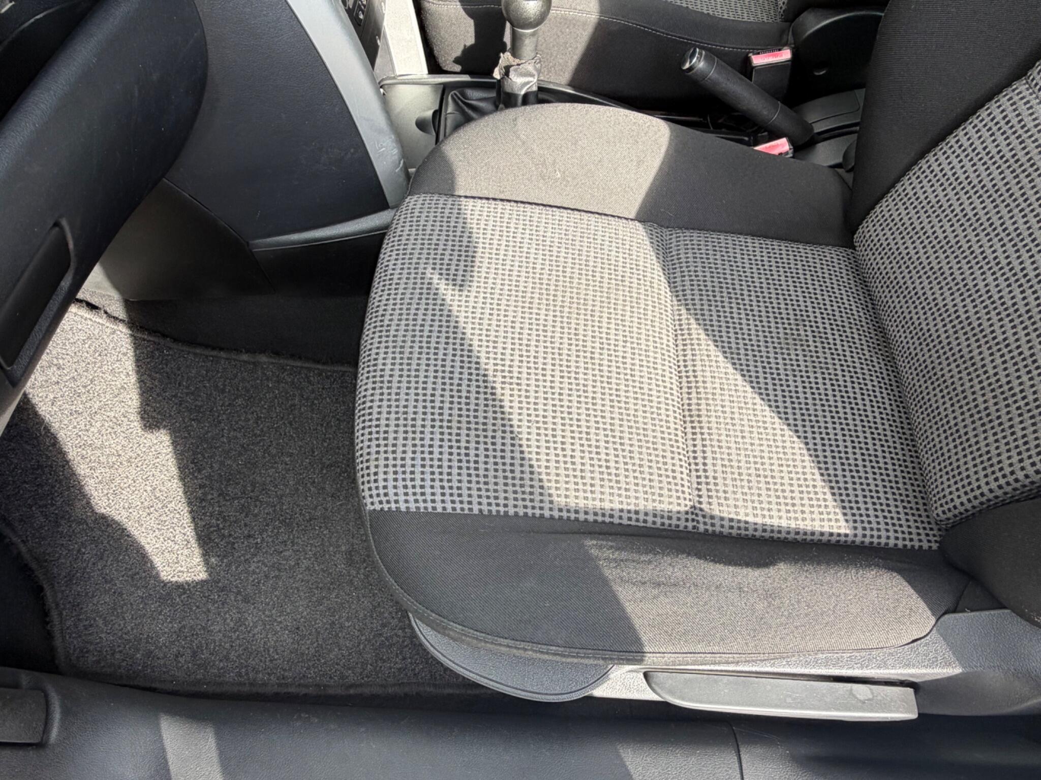 Peugeot 207 view 18