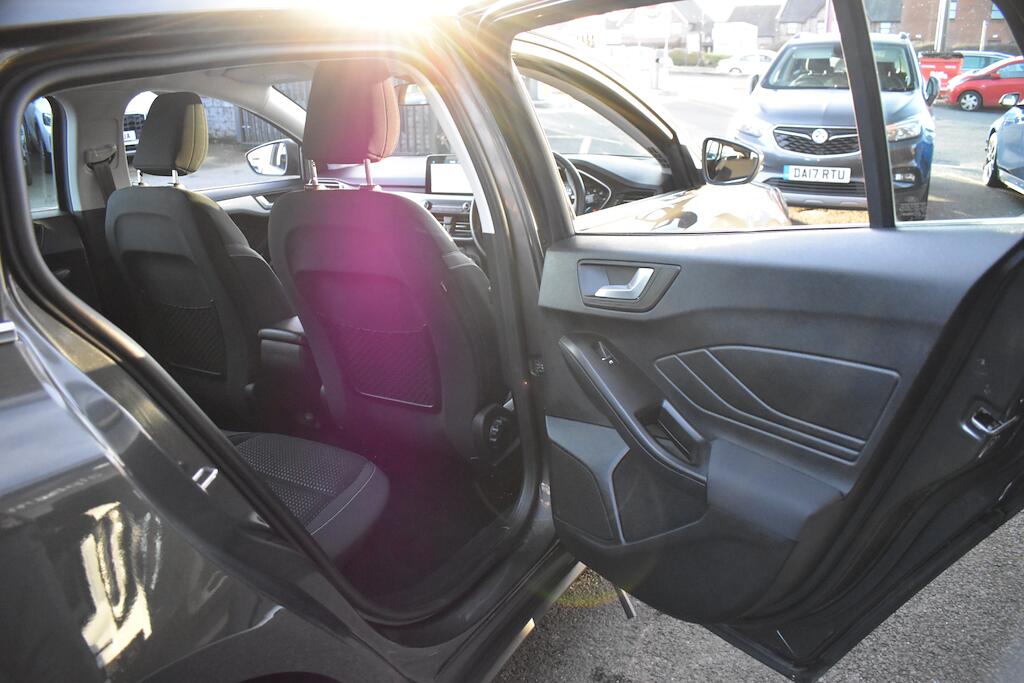 Ford Focus view 29