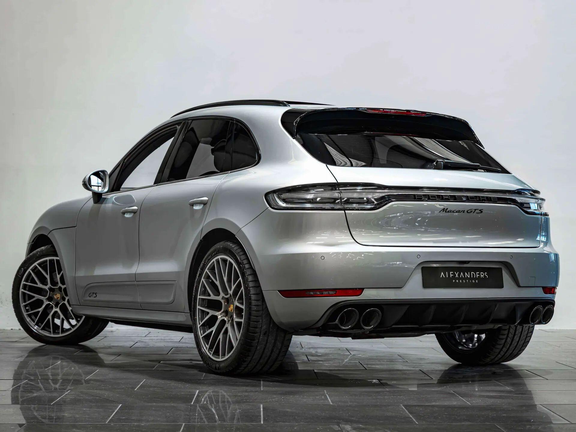 Porsche Macan view 9