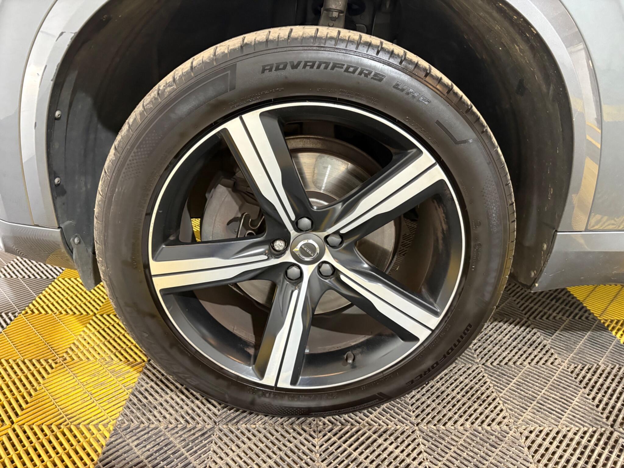 Volvo XC90 view 52