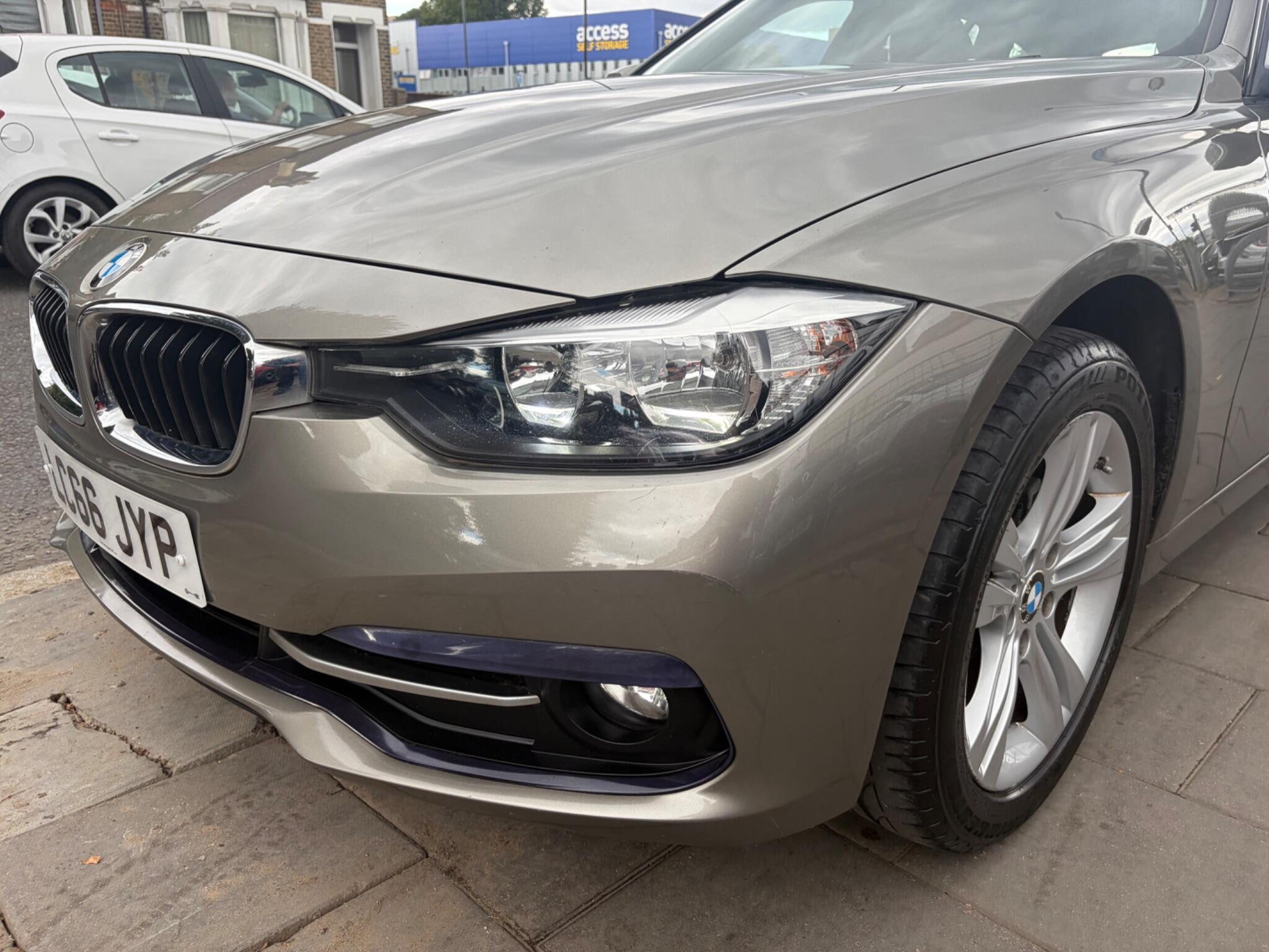 BMW 3 Series view 11