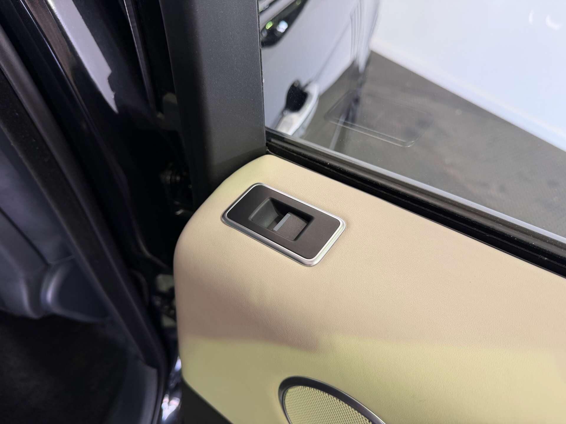 Land Rover Range Rover view 63