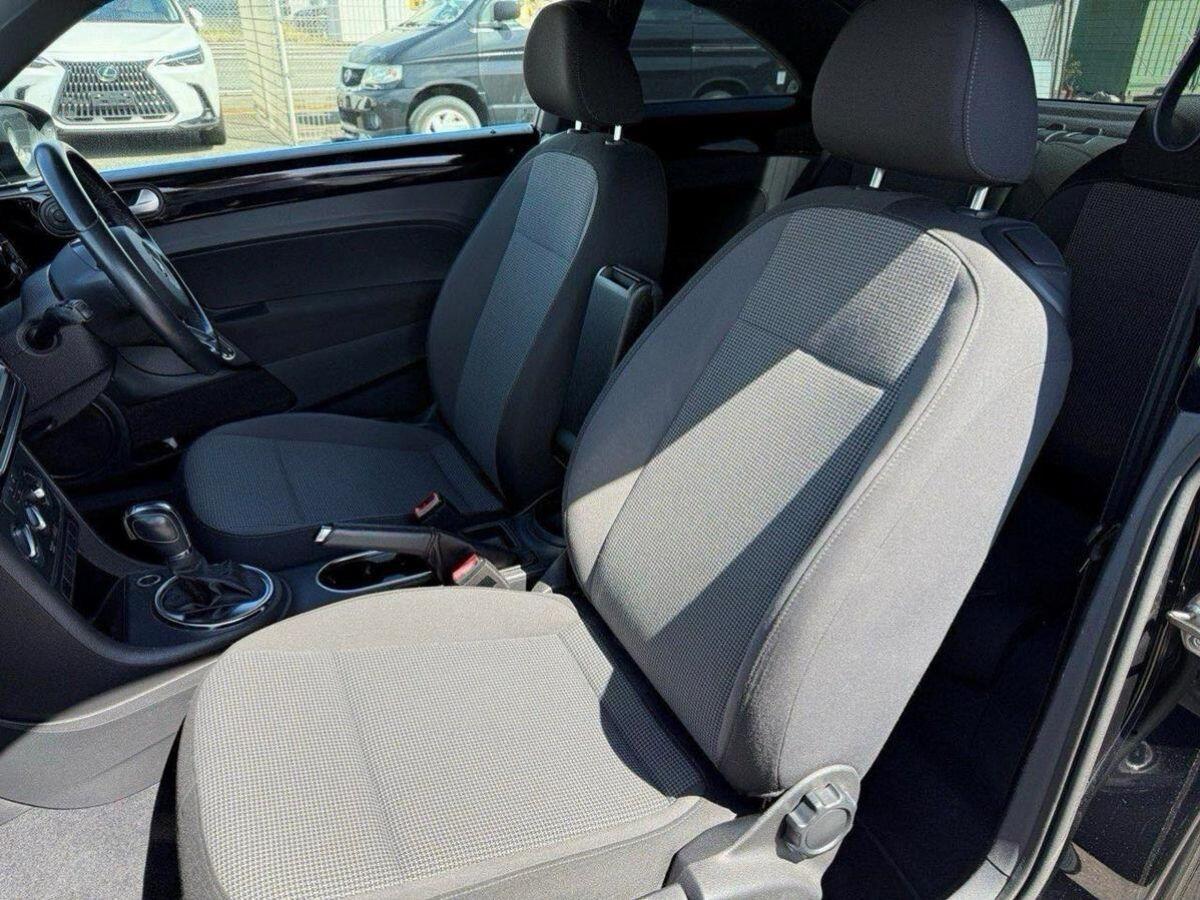 Volkswagen Beetle view 14