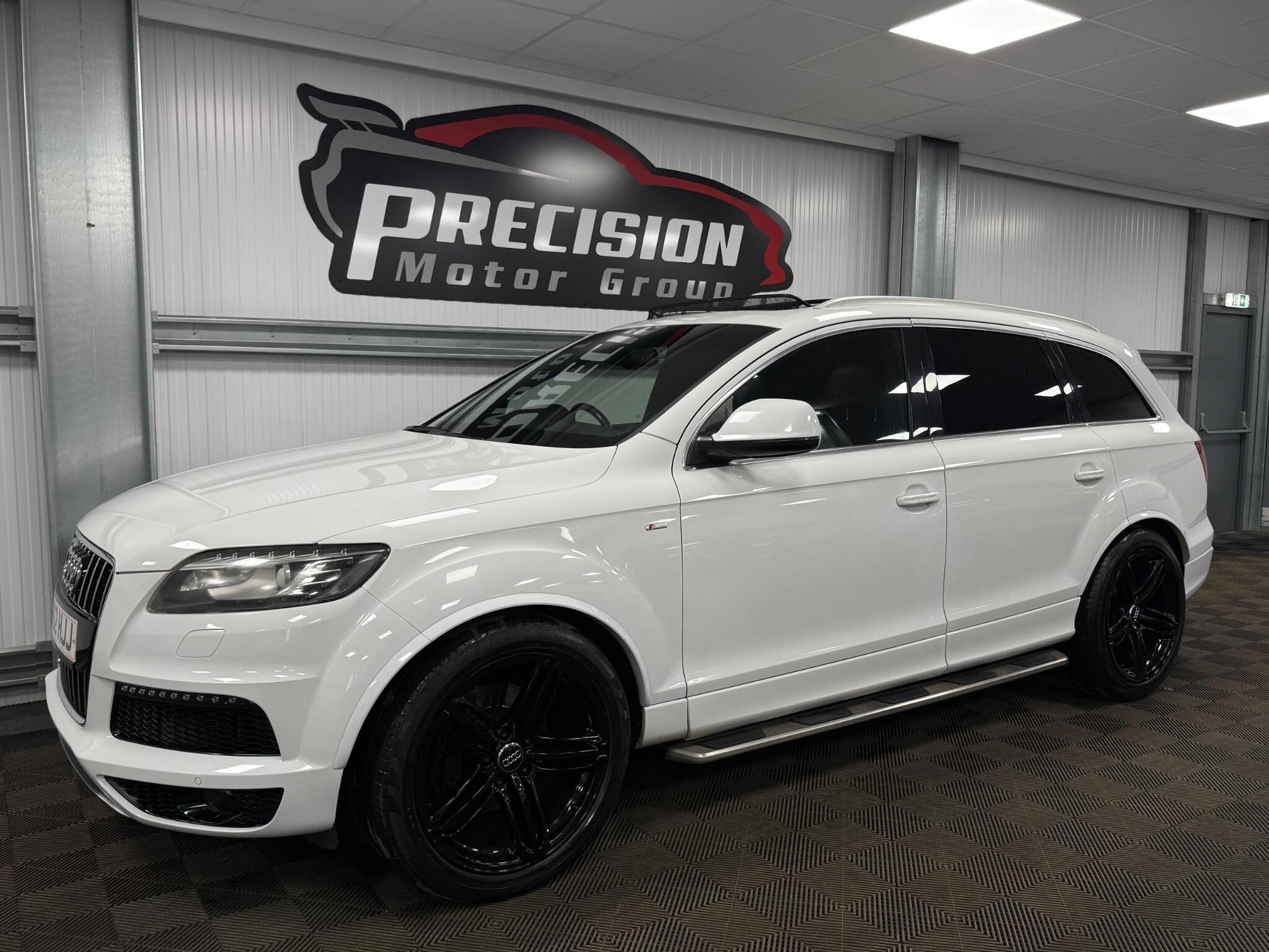 Audi Q7 view 8