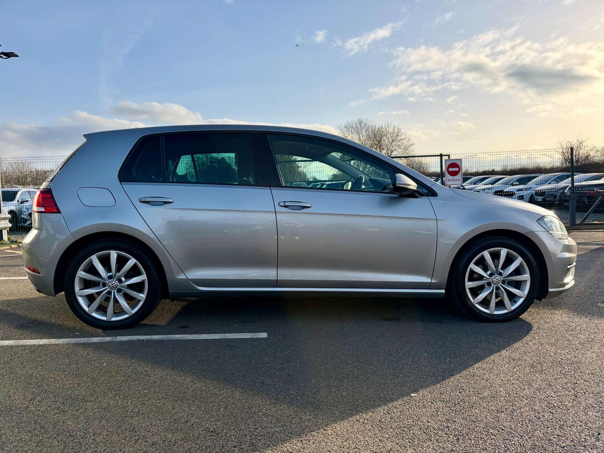 Volkswagen Golf view 9