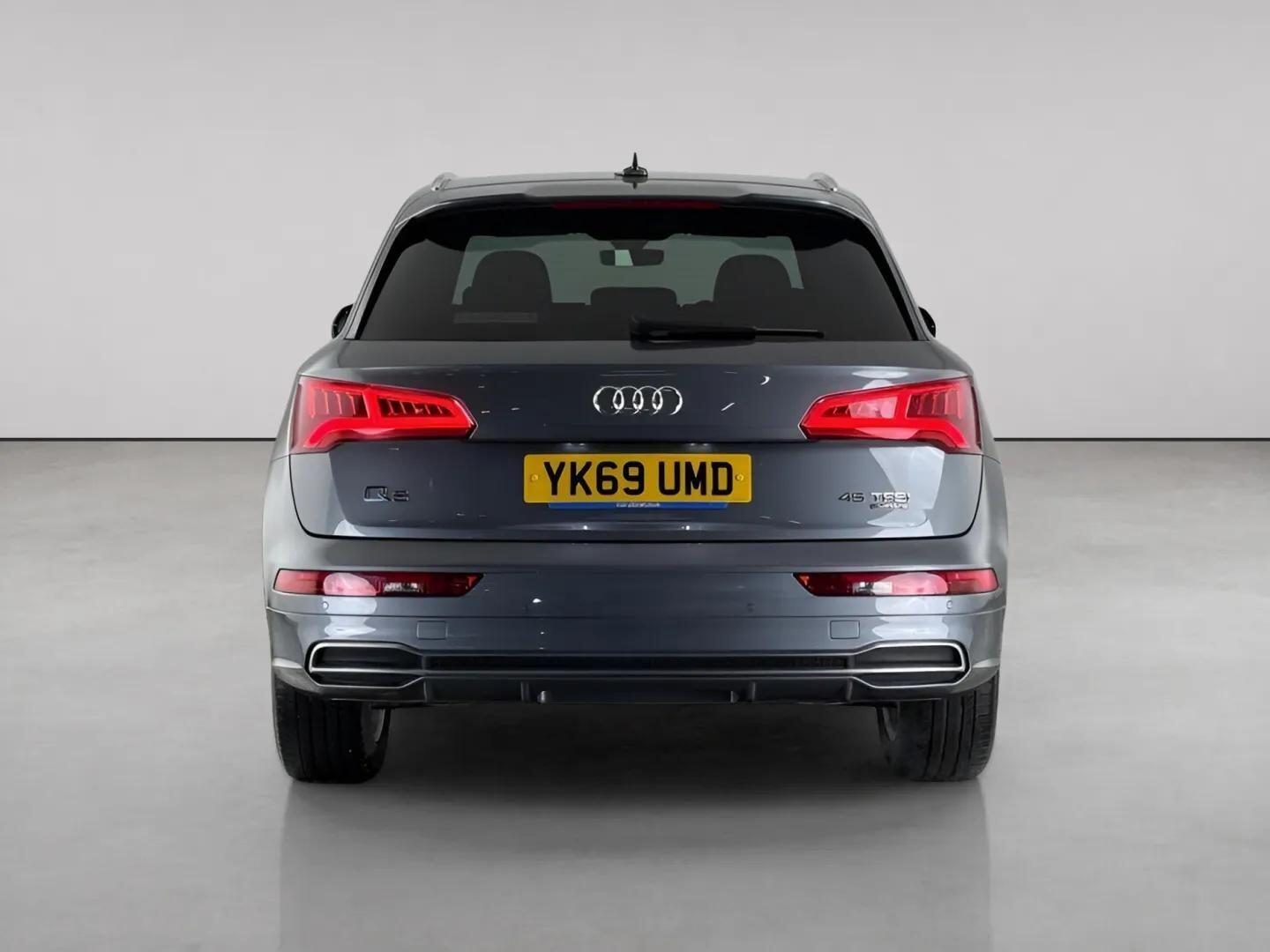 Audi Q5 view 7