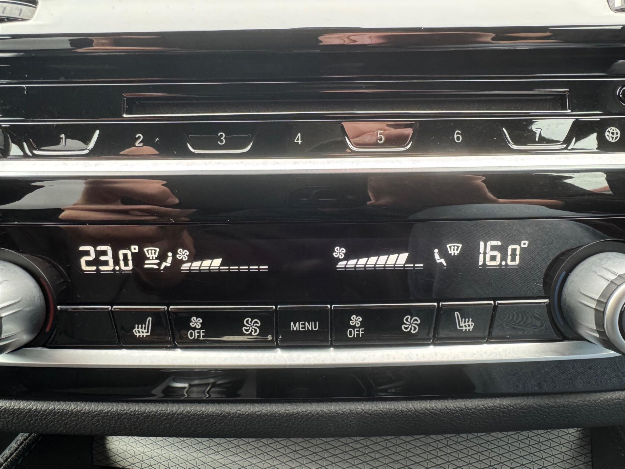 BMW 5 Series view 26
