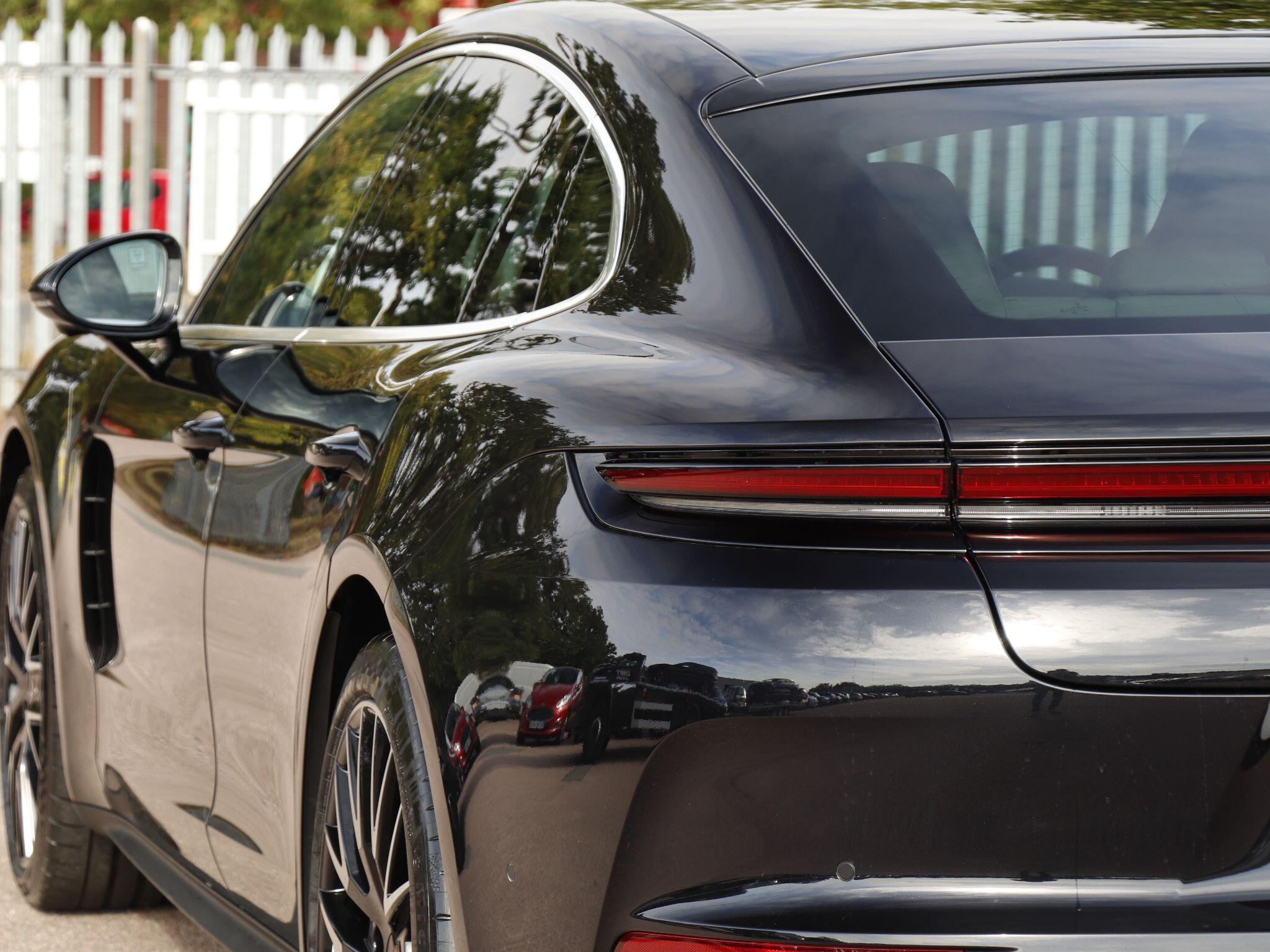 Porsche Panamera view 29