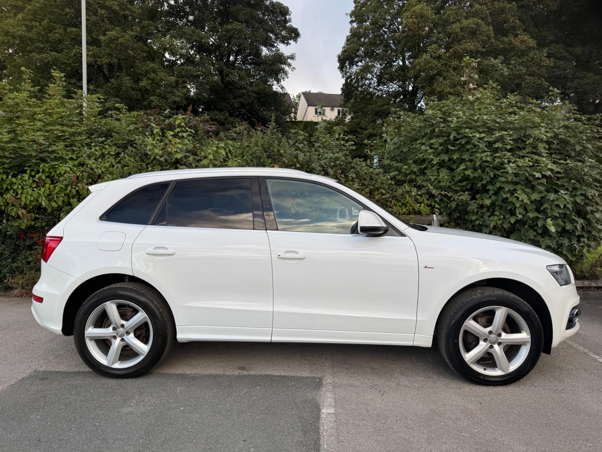 Audi Q5 view 4