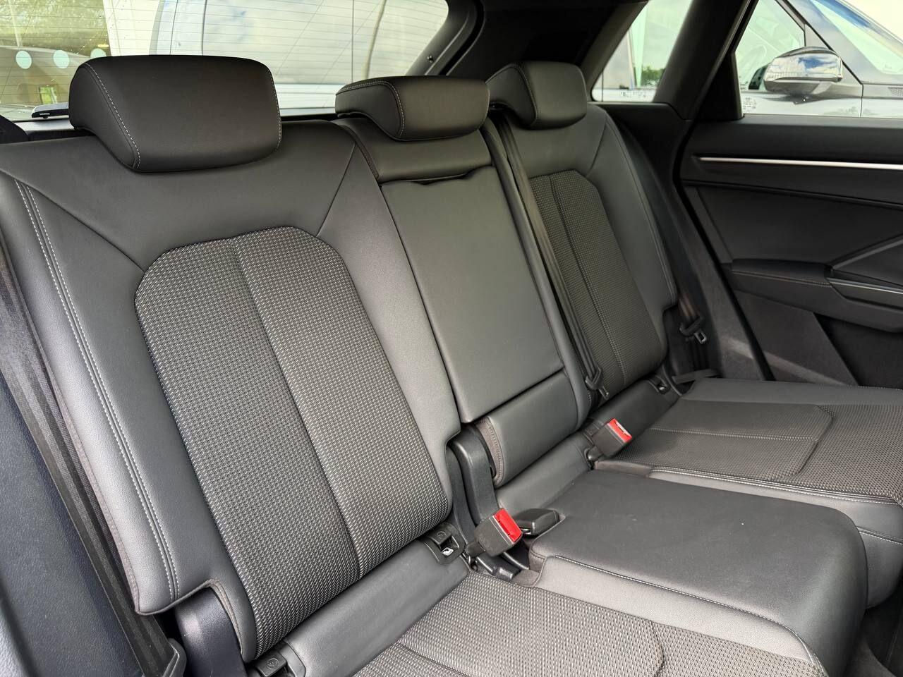 Audi Q3 view 20