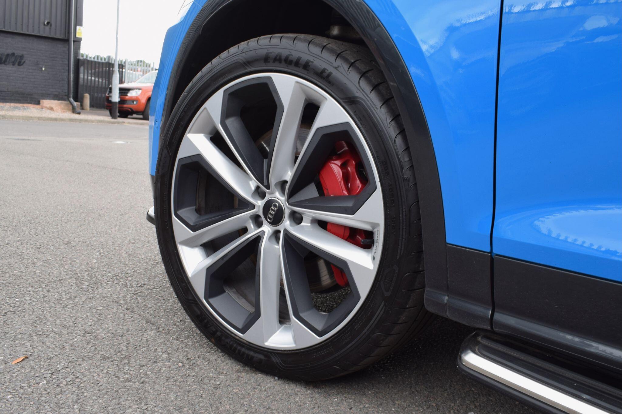 Audi SQ5 view 42