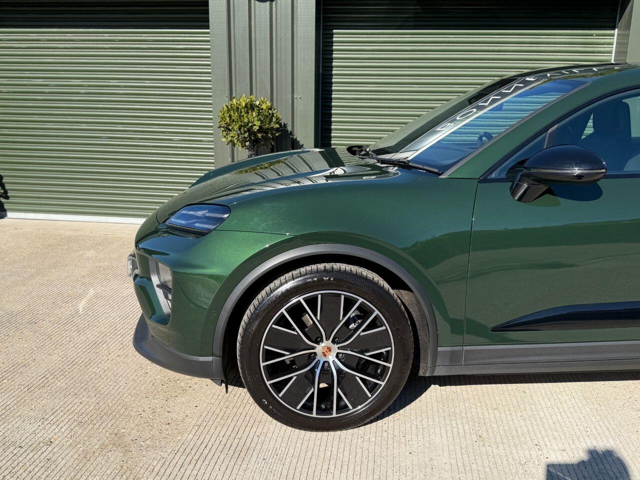 Porsche Macan view 15