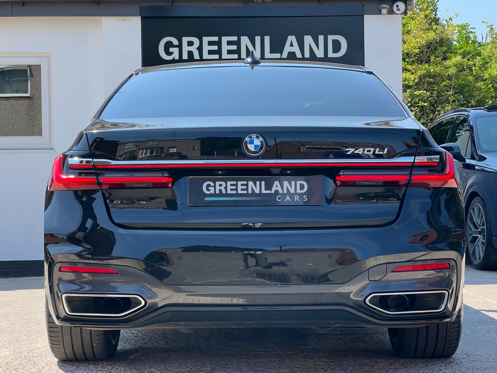 BMW 7 Series view 21