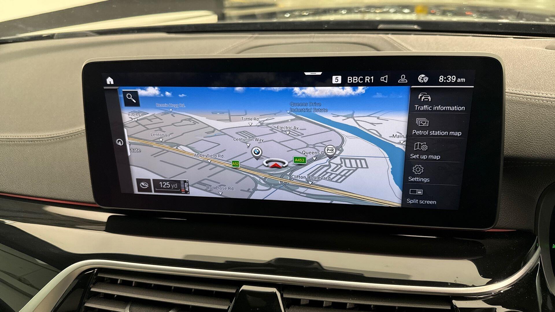 BMW 5 Series view 25