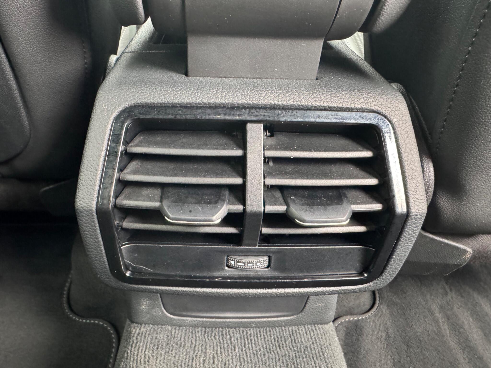 Audi Q3 view 30