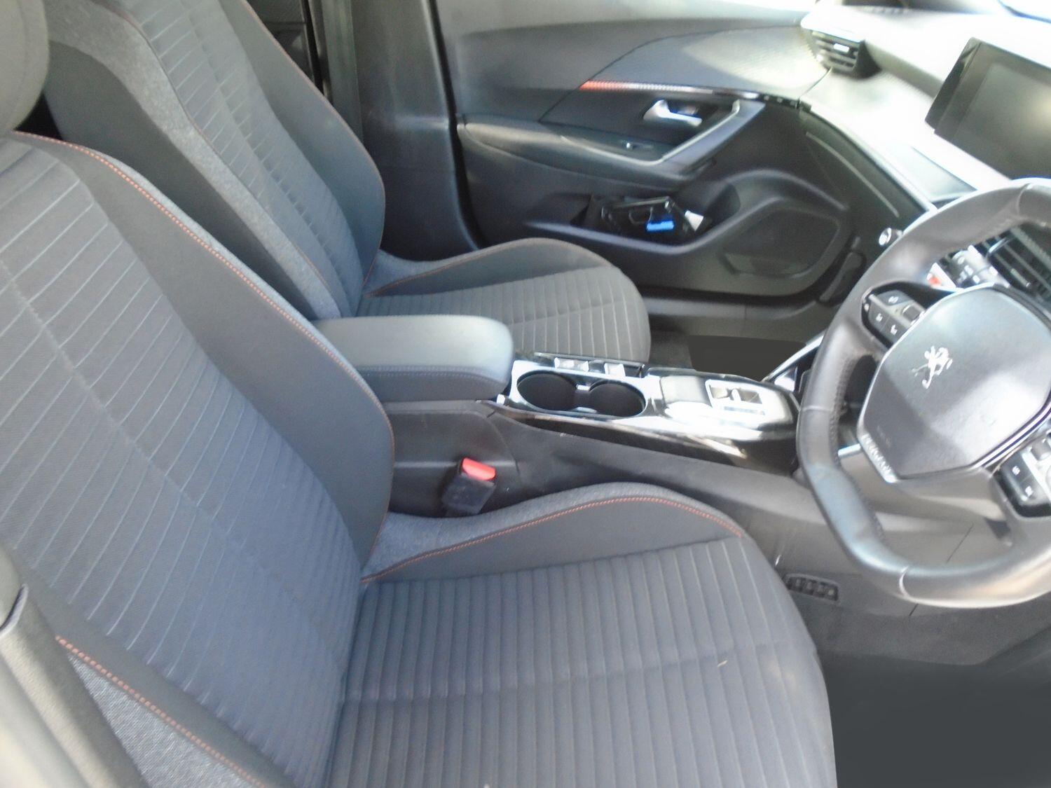 Peugeot E-2008 view 11