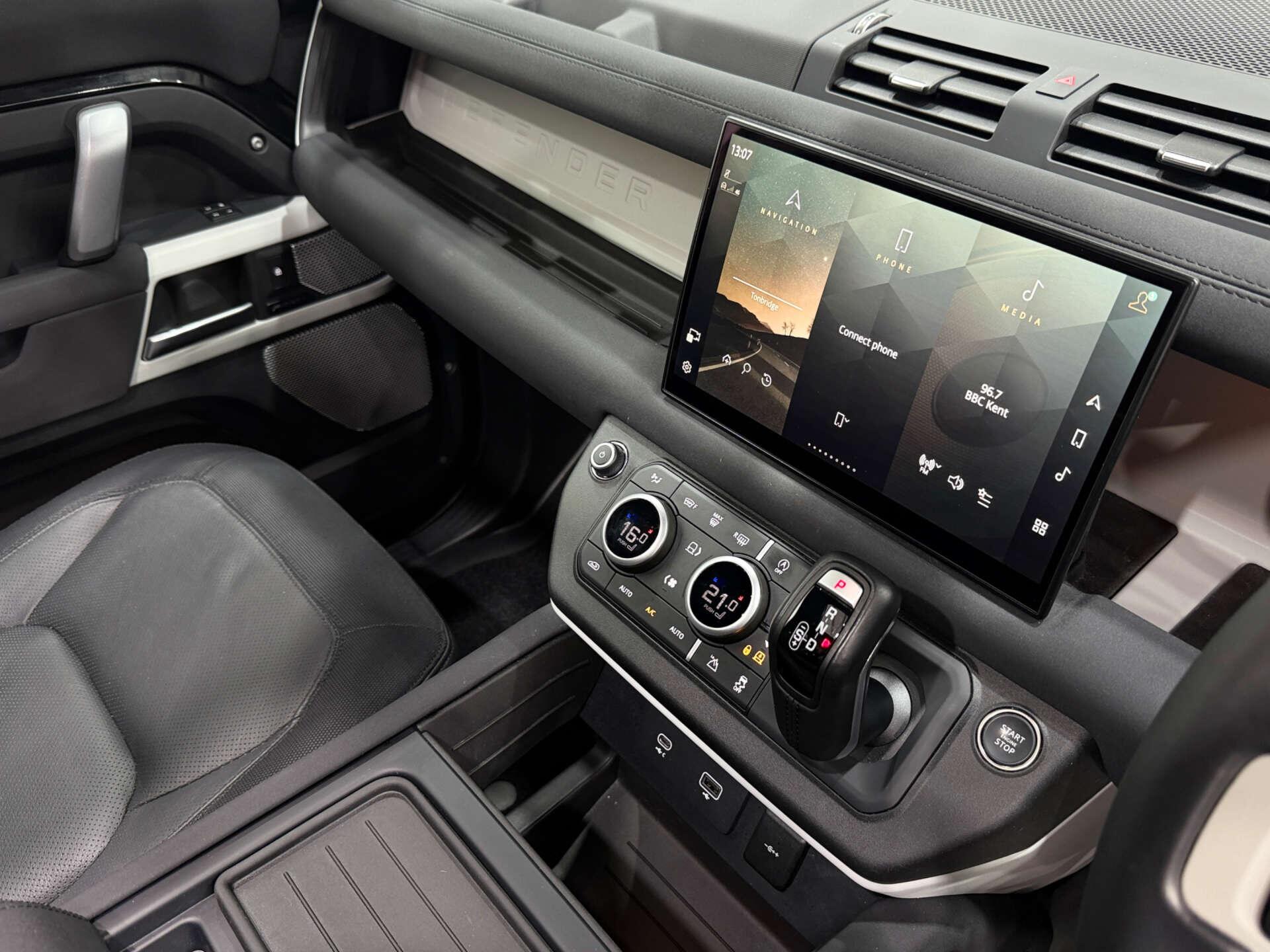 Land Rover Defender view 42